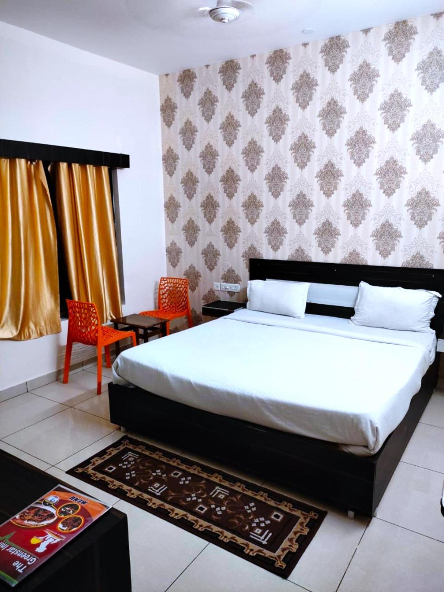 Goroomgo Blue Bell Bhubaneswar - Well Decorated Room -Wifi And Parking Facilities Available 外观 照片